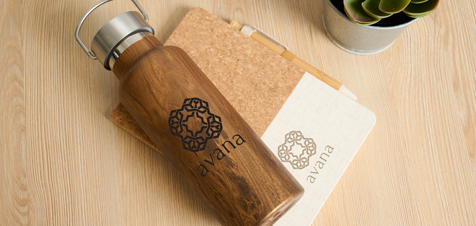 Trinkflasche aus Holz mit Logo