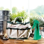 7-teiliges Gartenset als Werbegeschenk mit Logo bedrucken farbe beige Stimmungsbild