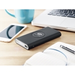 Powerbank für kabellose Aufladung mit gummiertem Finish, 8.000 mAh farbe schwarz Stimmungsbild