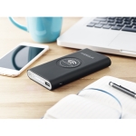 Powerbank für kabellose Aufladung mit gummiertem Finish, 8.000 mAh farbe schwarz Stimmungsbild Hauptansicht