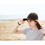 Baseball Cap mit 6 Paneele und Klettverschluss bedrucken farbe rot Stimmungsbild