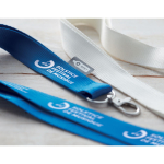 RPET-Lanyard mit Metallkarabiner und Sicherheitsverschluss, 20 mm farbe blau