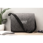 Laptoptasche zum Umhängen aus recyceltem Filz mit Klettverschluss, 15” farbe grau Stimmungsbild Hauptansicht