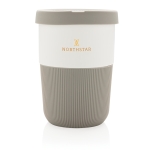 Nachhaltige Kaffeetasse To Go Tasse in  verschiedenen Farben, 380 ml farbe grau Ansicht mit Logo