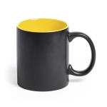 Schwarze Tasse mit Innenseite und Logo in gleicher Farbe, 350 ml farbe gelb erste Ansicht