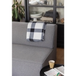 Weiche karierte Kuscheldecke als winterliches Merchandising, 180 g/m2 farbe weiß Lifestyle-Bild