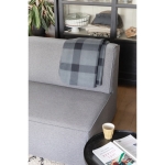 Weiche karierte Kuscheldecke als winterliches Merchandising, 180 g/m2 farbe graphit Lifestyle-Bild