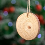 Weihnachtsbaumschmuck aus Holz zum Aufhängen farbe holzton zweite Ansicht