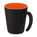 Schwarzer Kaffeebecher aus Keramik mit farbiger Innenseite, 360 ml farbe orange