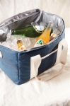 Recycelte Kühltasche im Korbstil mit Schultergurt für Sommerfeste farbe blau