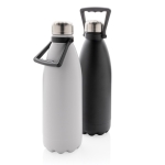 Recycelte Thermosflasche mit Griff für den einfachen Transport, 1.5 L farbe schwarz Ansicht in verschiedenen Farben