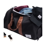 Recycelte Herschel Novel Reisetasche mit Schuhfach im eleganten Stil farbe schwarz Lifestyle-Bild 2