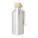 Flasche aus recyceltem Aluminium mit Bambusdeckel und Riemen, 500 ml farbe silber zweite Vorderansicht