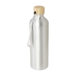 Flasche aus recyceltem Aluminium mit Bambusdeckel und Riemen, 770 ml farbe silber