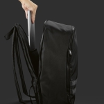 Rucksack aus RPET mit Laptopfach und reflektierenden Streifen, 18 L farbe schwarz Detailansicht