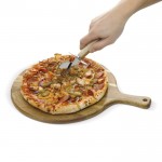 Pizzabrett aus Akazienholz inklusive Pizzaschneider farbe holzton dritte Ansicht